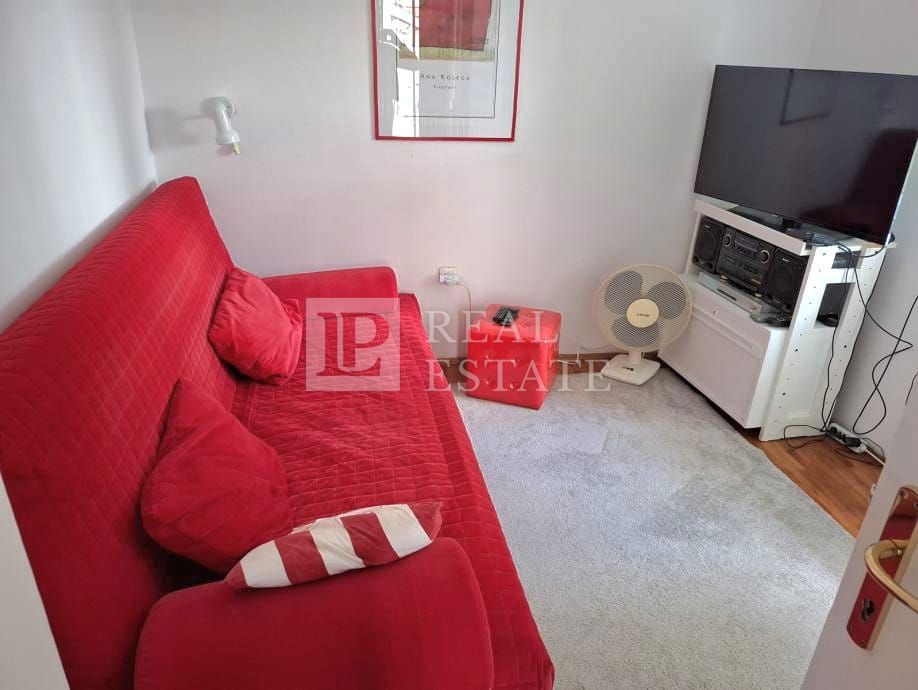 SELCE - hiša z dvema apartmajema v bližini morja