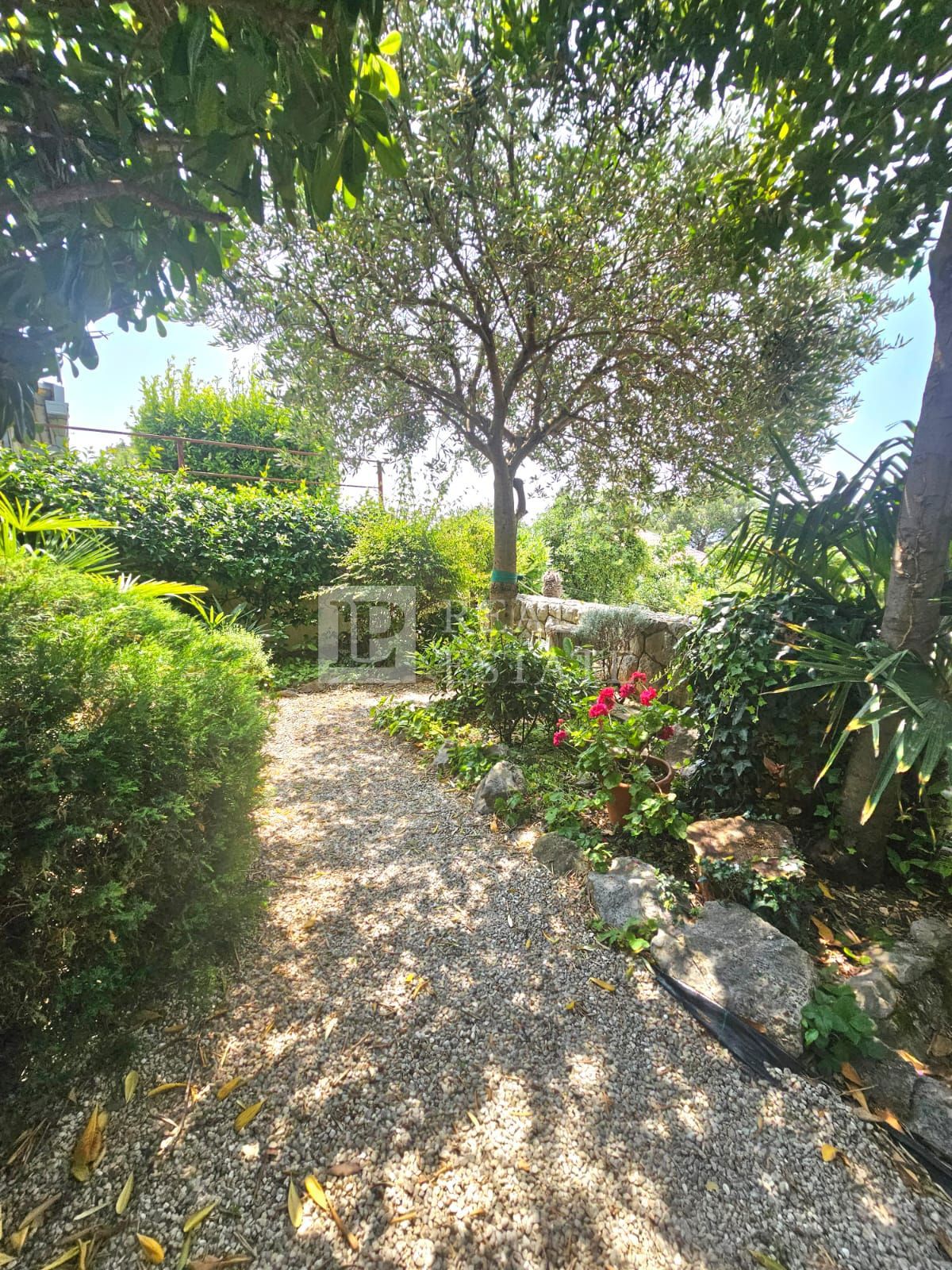 CRIKVENICA - apartma z zasebnim vrtom 80 metrov od morja