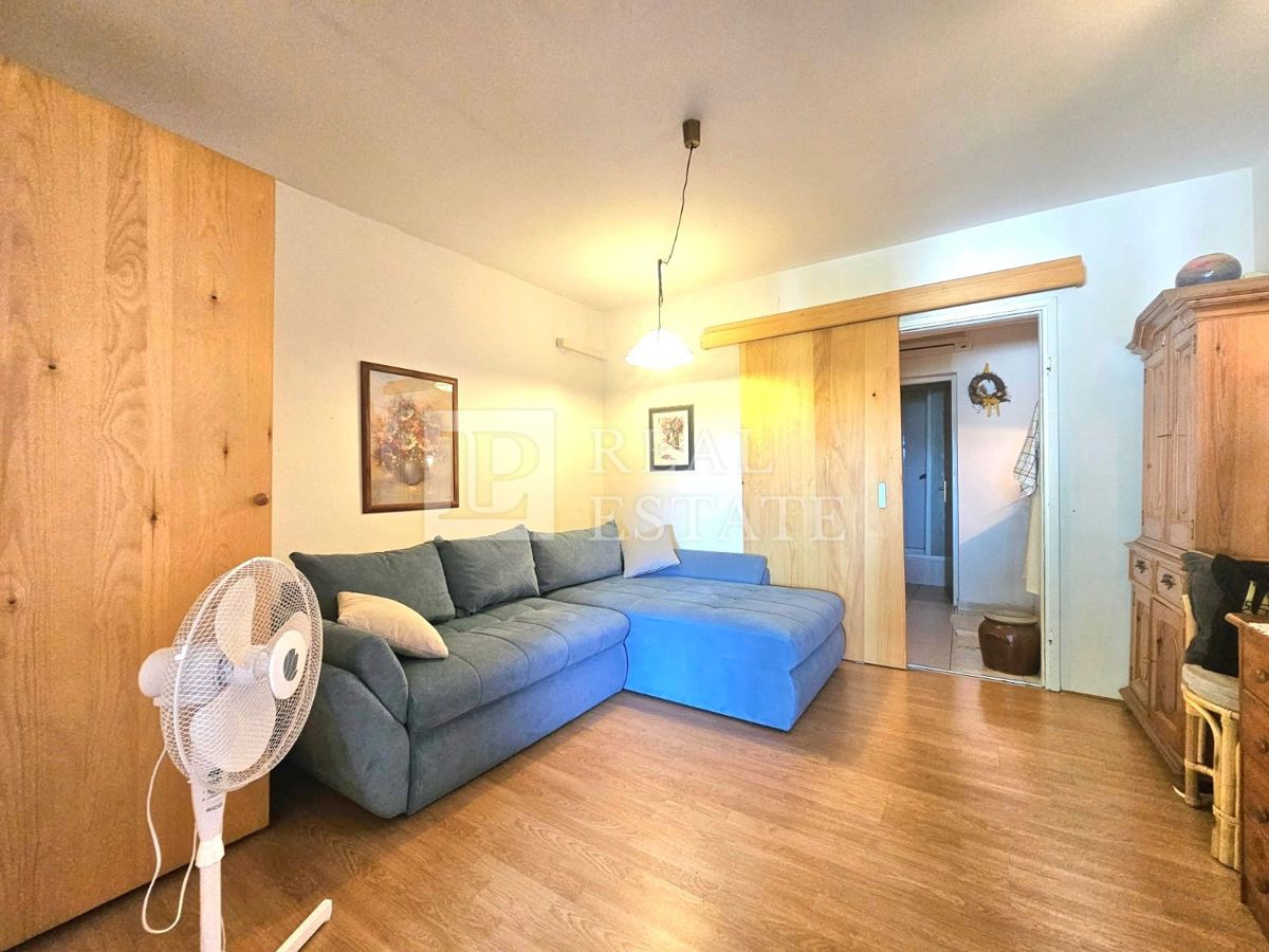 CRIKVENICA - apartma z zasebnim vrtom 80 metrov od morja