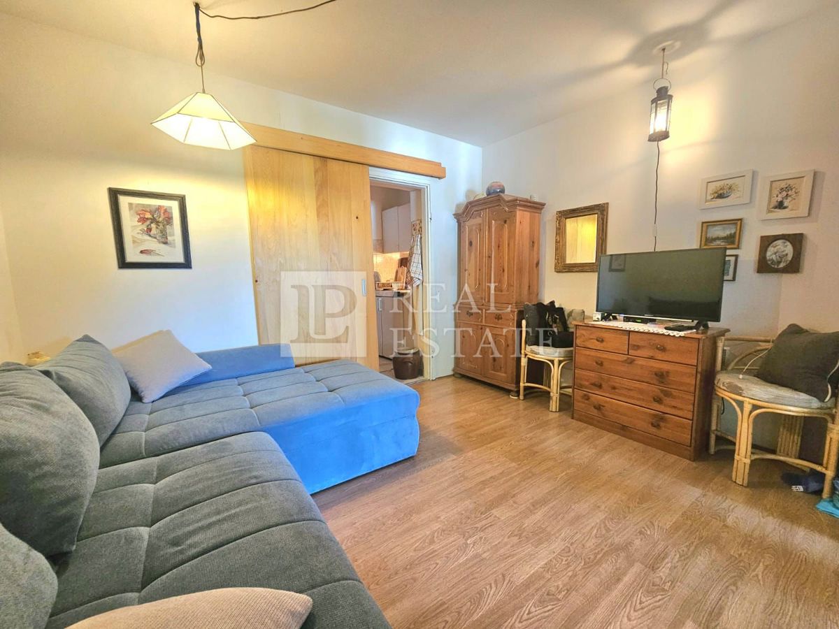 CRIKVENICA - apartma z zasebnim vrtom 80 metrov od morja