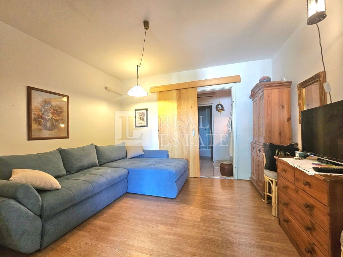 CRIKVENICA - apartma z zasebnim vrtom 80 metrov od morja