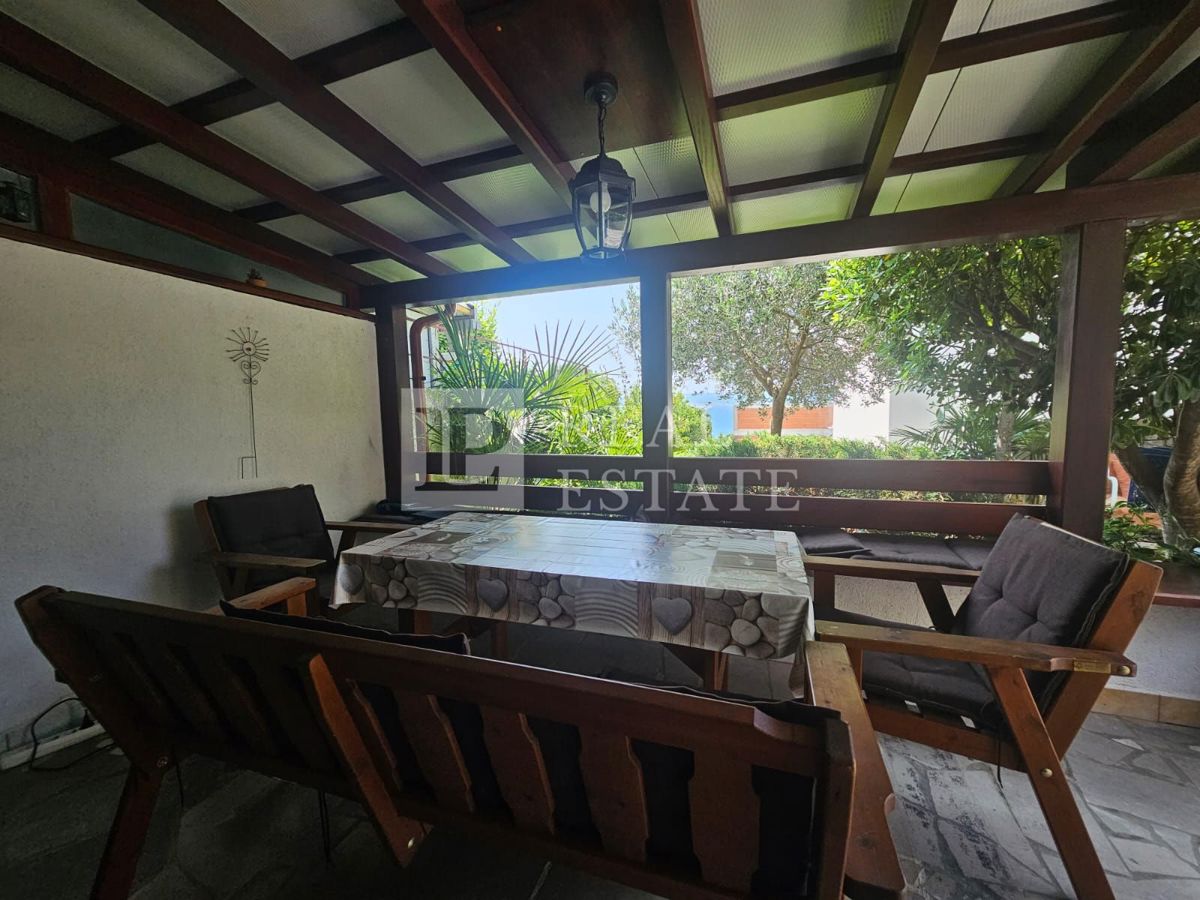 CRIKVENICA - apartma z zasebnim vrtom 80 metrov od morja