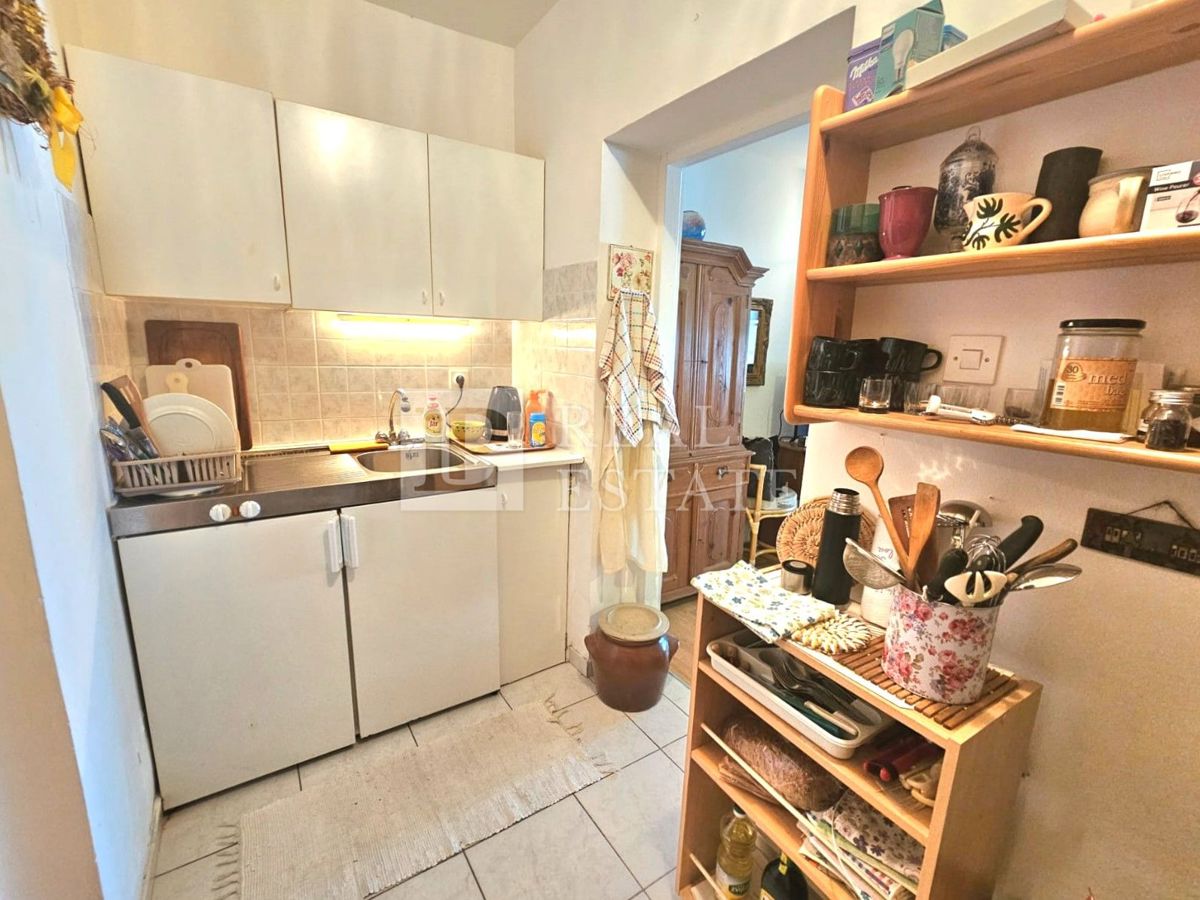 CRIKVENICA - apartma z zasebnim vrtom 80 metrov od morja