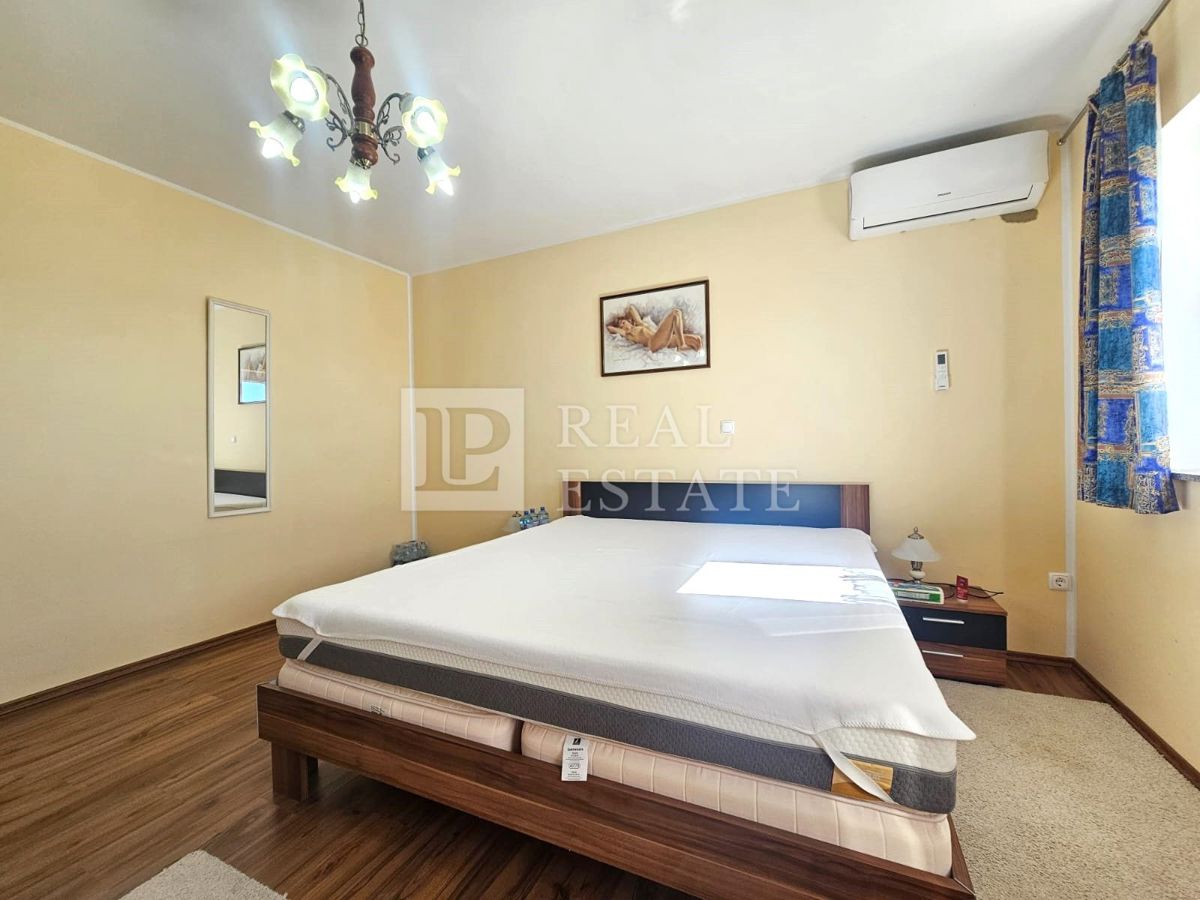 JADRANOVO - EKSKLUZIVNA PRODAJA - štiri stanovanja z vrtom in garažo v centru