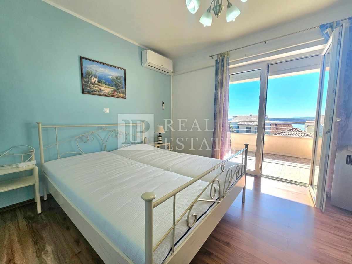 JADRANOVO - EKSKLUZIVNA PRODAJA - štiri stanovanja z vrtom in garažo v centru