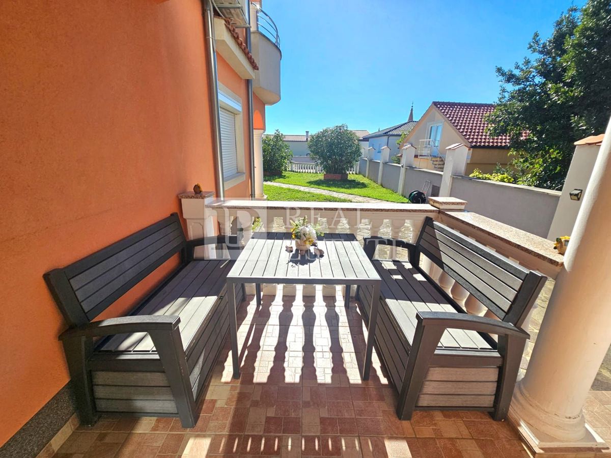 JADRANOVO - EKSKLUZIVNA PRODAJA - štiri stanovanja z vrtom in garažo v centru