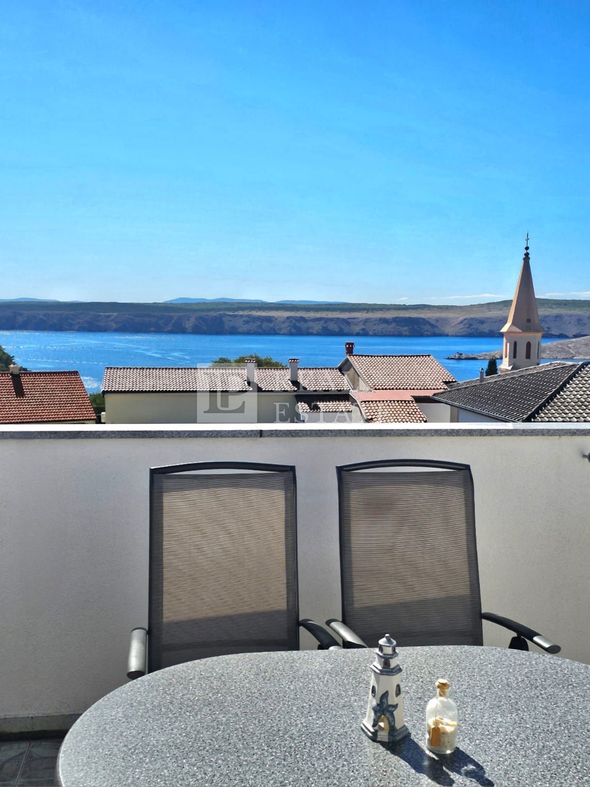 JADRANOVO - EKSKLUZIVNA PRODAJA - štiri stanovanja z vrtom in garažo v centru