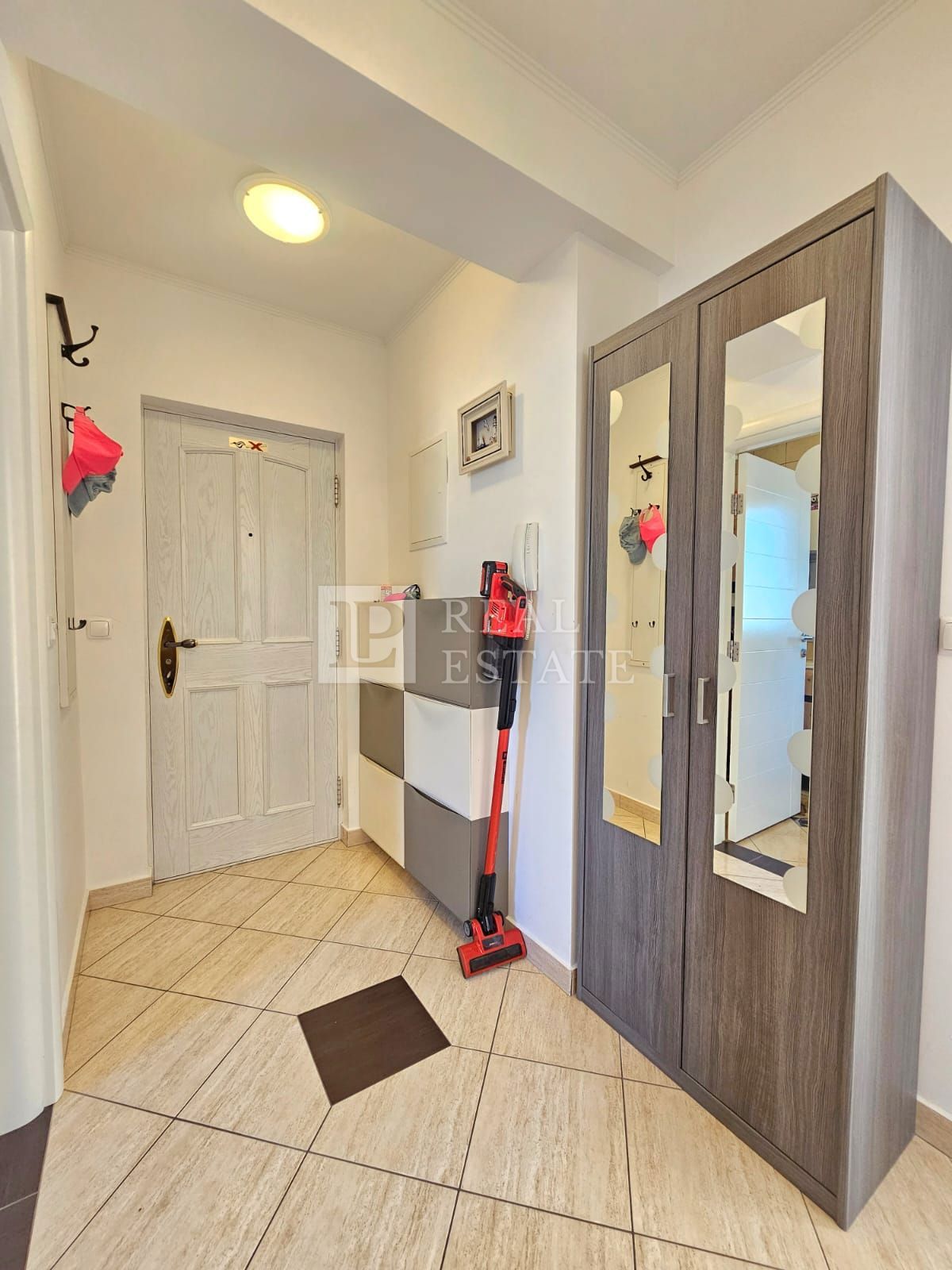 JADRANOVO - EKSKLUZIVNA PRODAJA - štiri stanovanja z vrtom in garažo v centru