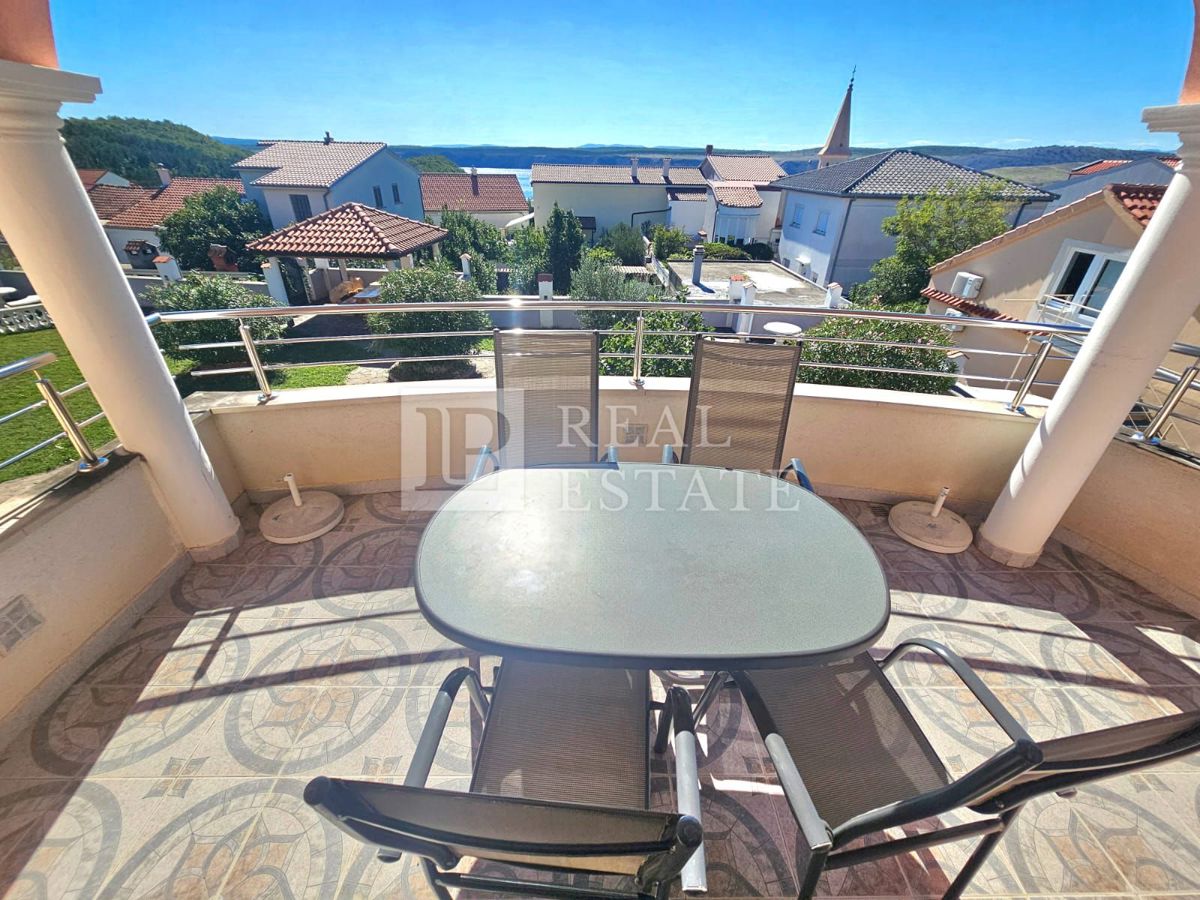 JADRANOVO - EKSKLUZIVNA PRODAJA - štiri stanovanja z vrtom in garažo v centru