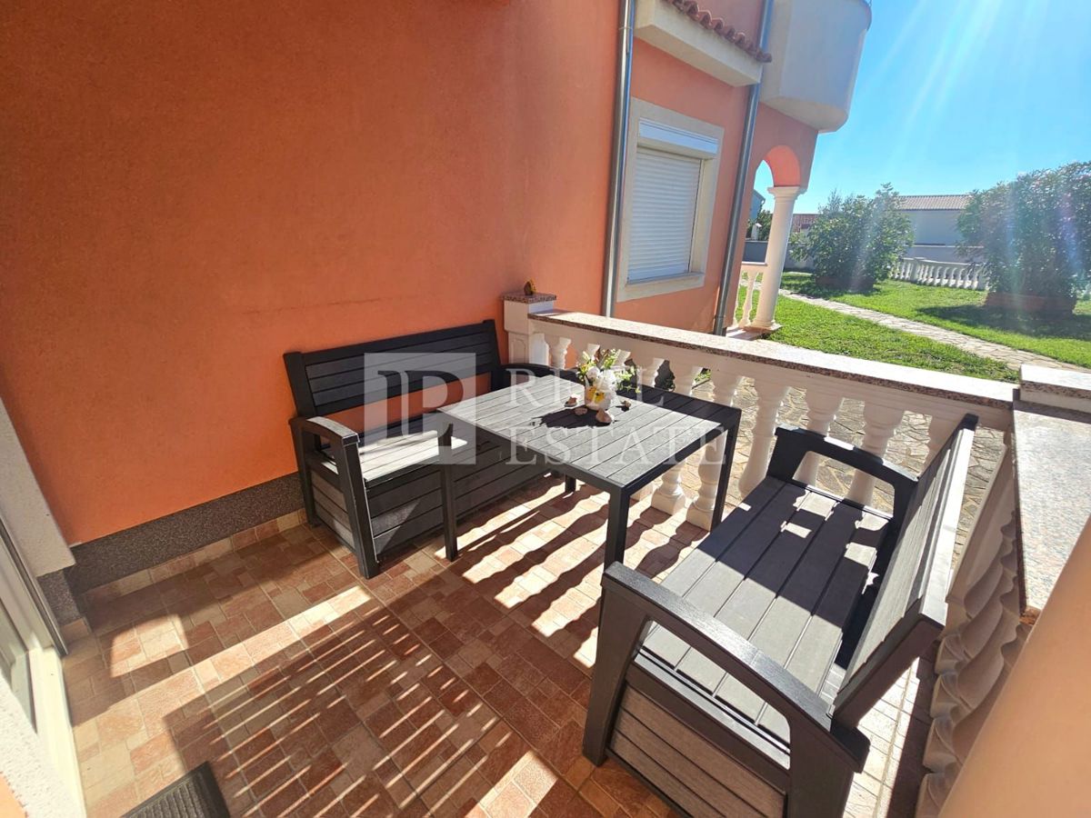 JADRANOVO - EKSKLUZIVNA PRODAJA - štiri stanovanja z vrtom in garažo v centru