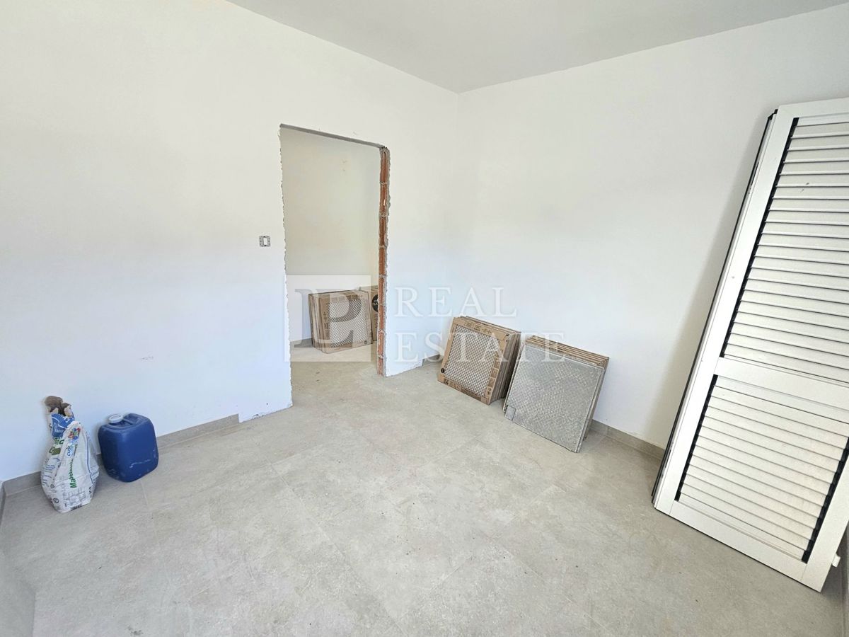 CRIKVENICA - apartma z veliko teraso