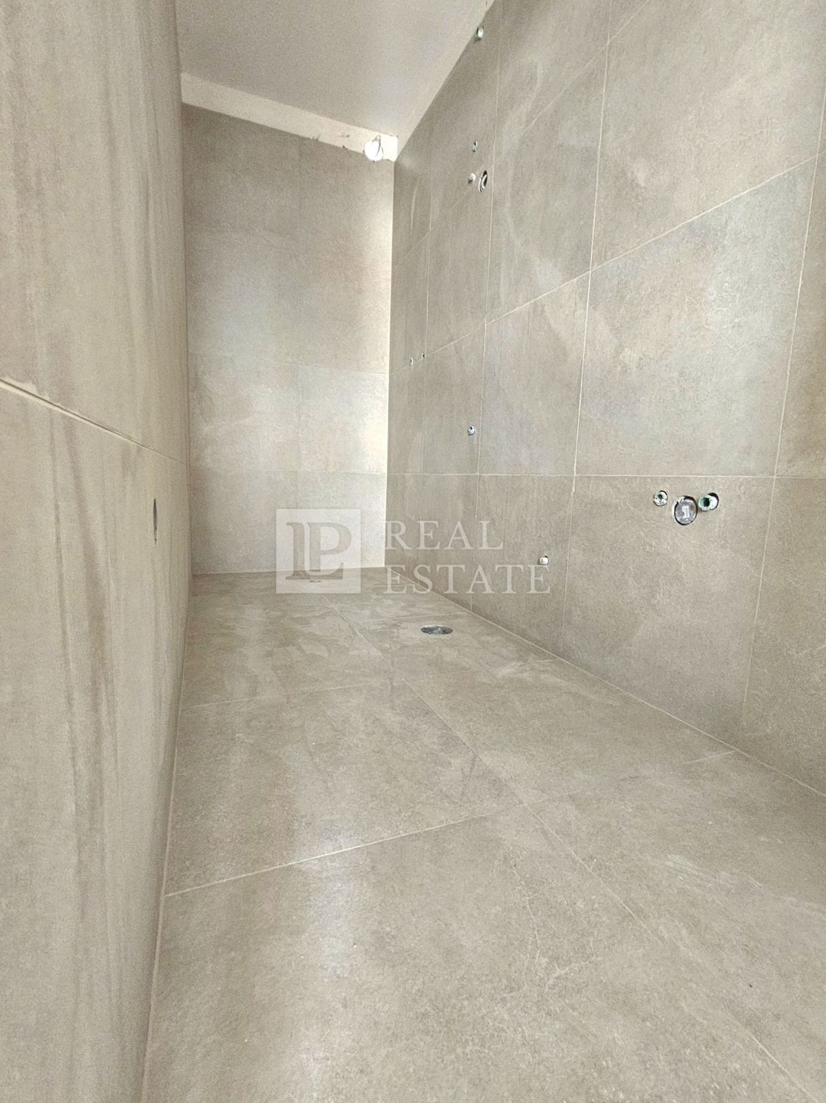 CRIKVENICA - apartma z veliko teraso