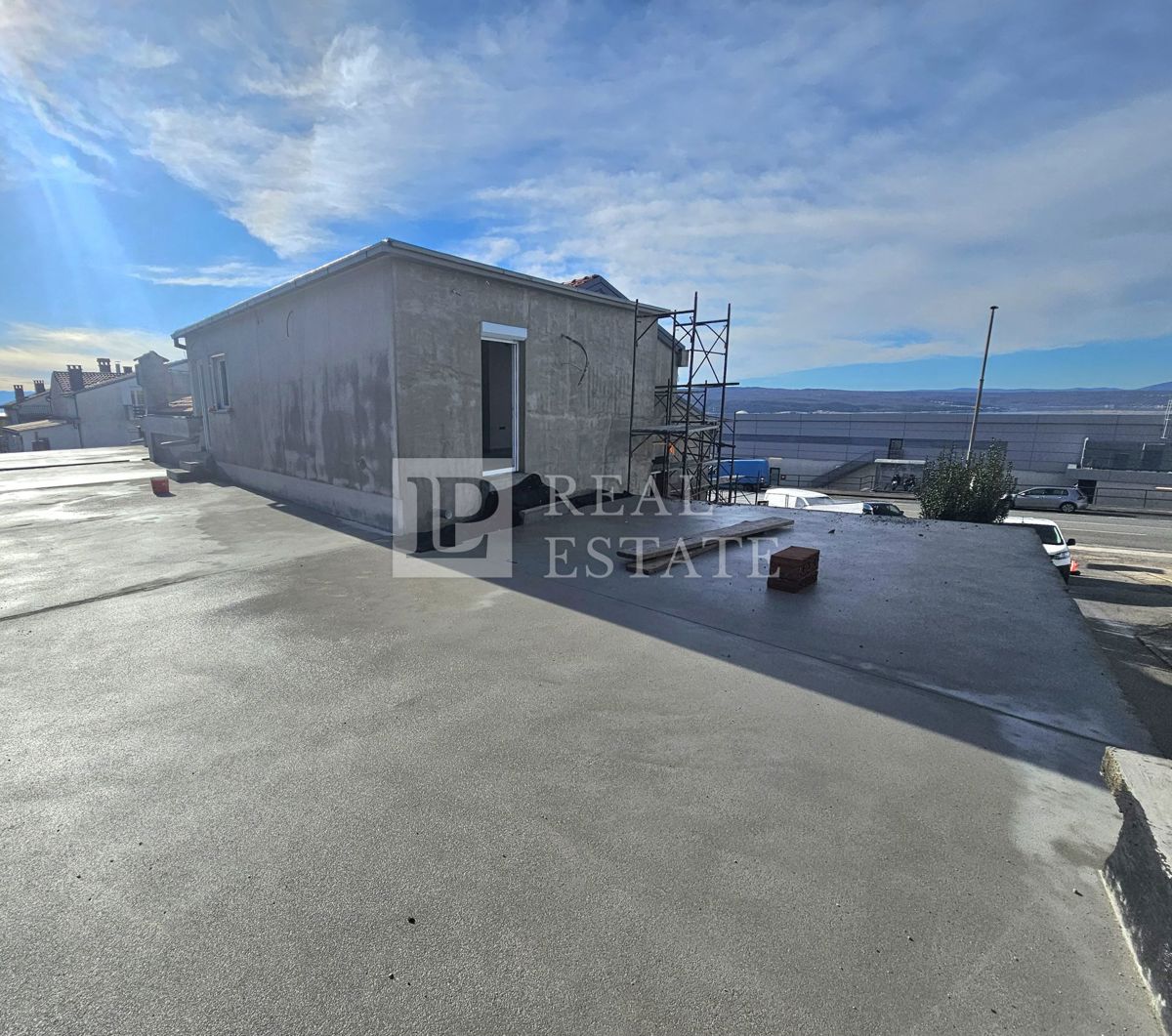 CRIKVENICA - apartma z veliko teraso