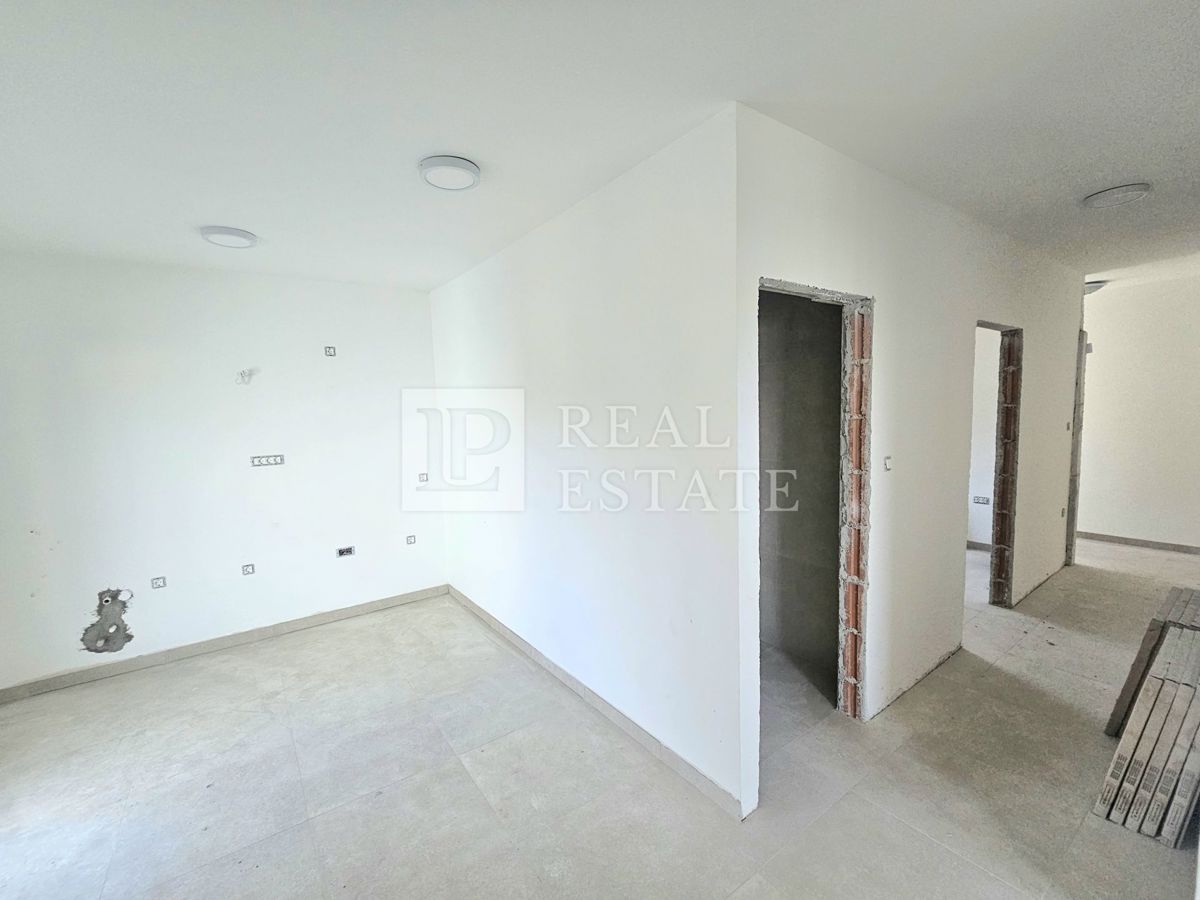 CRIKVENICA - apartma z veliko teraso