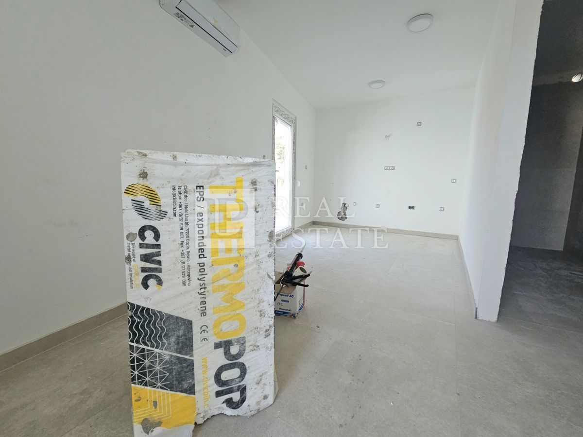 CRIKVENICA - apartma z veliko teraso