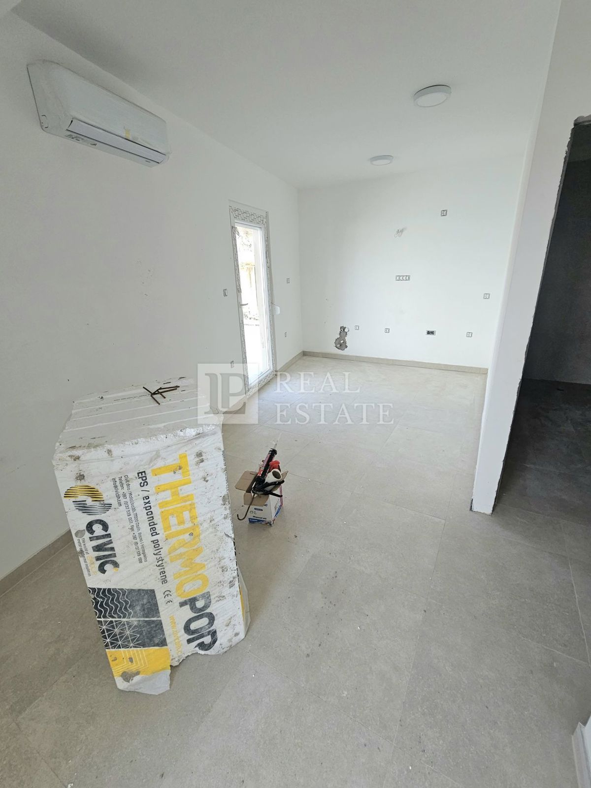 CRIKVENICA - apartma z veliko teraso