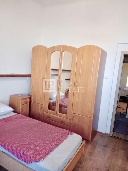 NOVI VINODOLSKI - dva apartmaja 100 m od morja