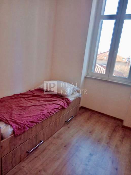 NOVI VINODOLSKI - dva apartmaja 100 m od morja