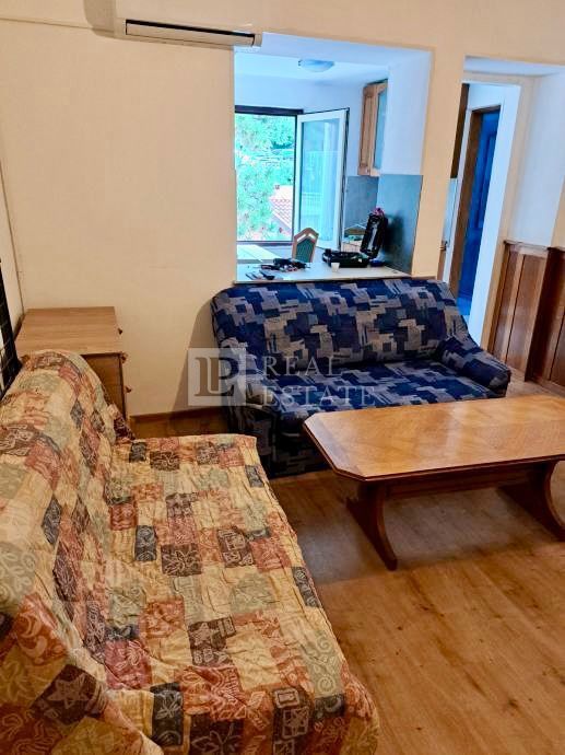 NOVI VINODOLSKI - dva apartmaja 100 m od morja