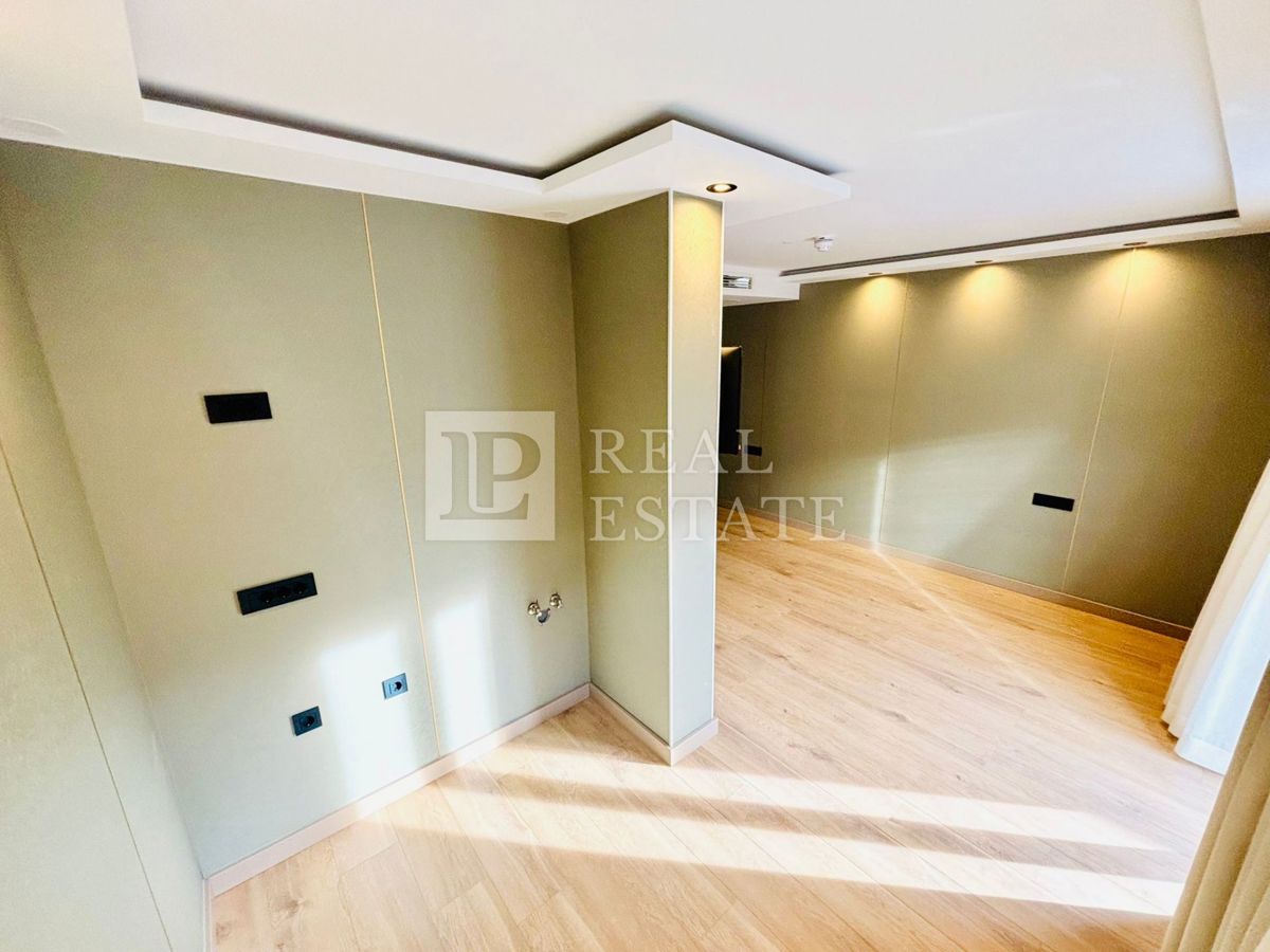 CRIKVENICA - luksuzno stanovanje z balkonom v moderni novogradnji