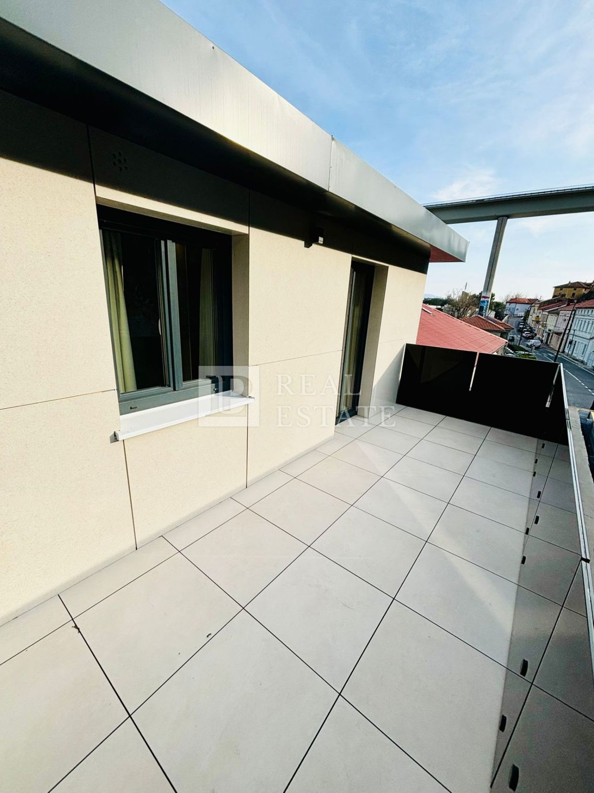 CRIKVENICA - luksuzno stanovanje z balkonom v moderni novogradnji