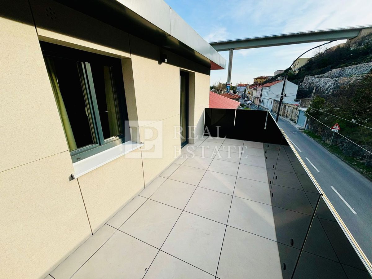 CRIKVENICA - luksuzno stanovanje z balkonom v moderni novogradnji