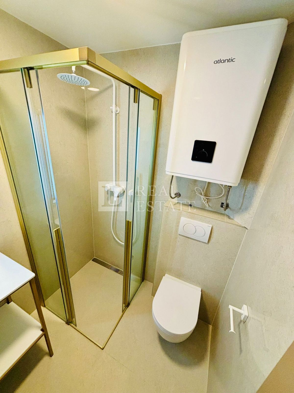 CRIKVENICA - luksuzno stanovanje z balkonom v moderni novogradnji