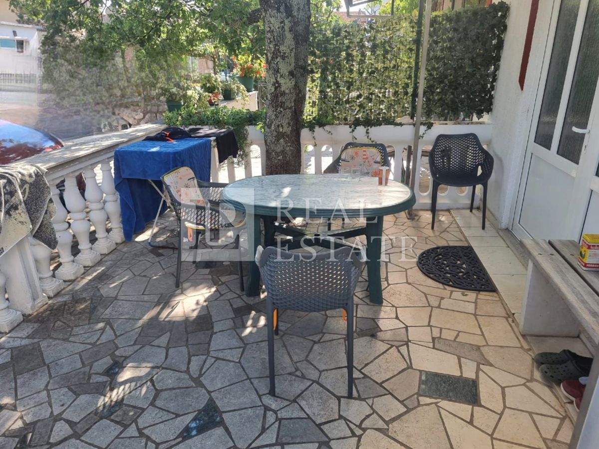 JADRANOVO - stanovanje v pritličju s teraso