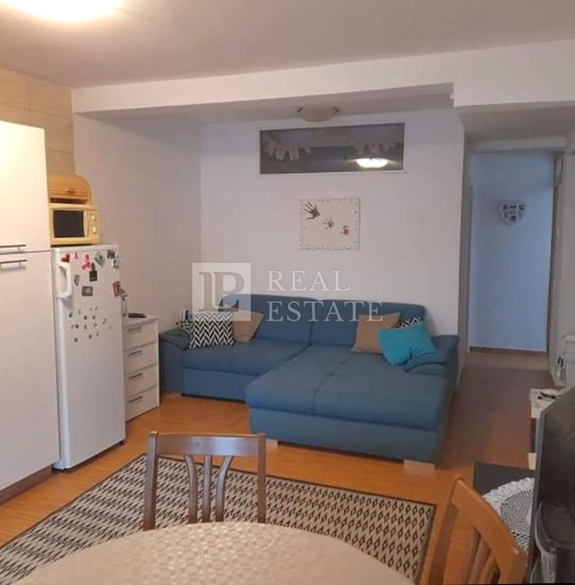 CRIKVENICA - apartma z veliko teraso 250m od morja