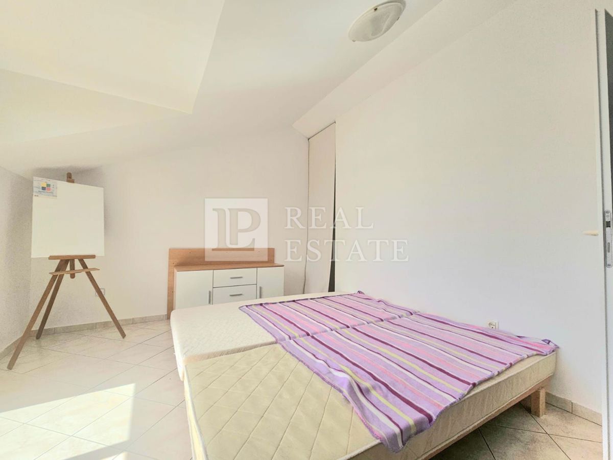 ČIŽIĆI, OTOK KRK - apartma v drugi vrsti do morja