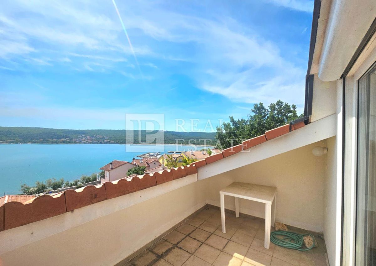 ČIŽIĆI, OTOK KRK - apartma v drugi vrsti do morja