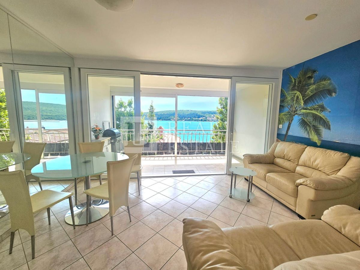 ČIŽIĆI, OTOK KRK - apartma v drugi vrsti do morja