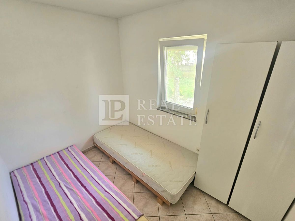 ČIŽIĆI, OTOK KRK - apartma v drugi vrsti do morja
