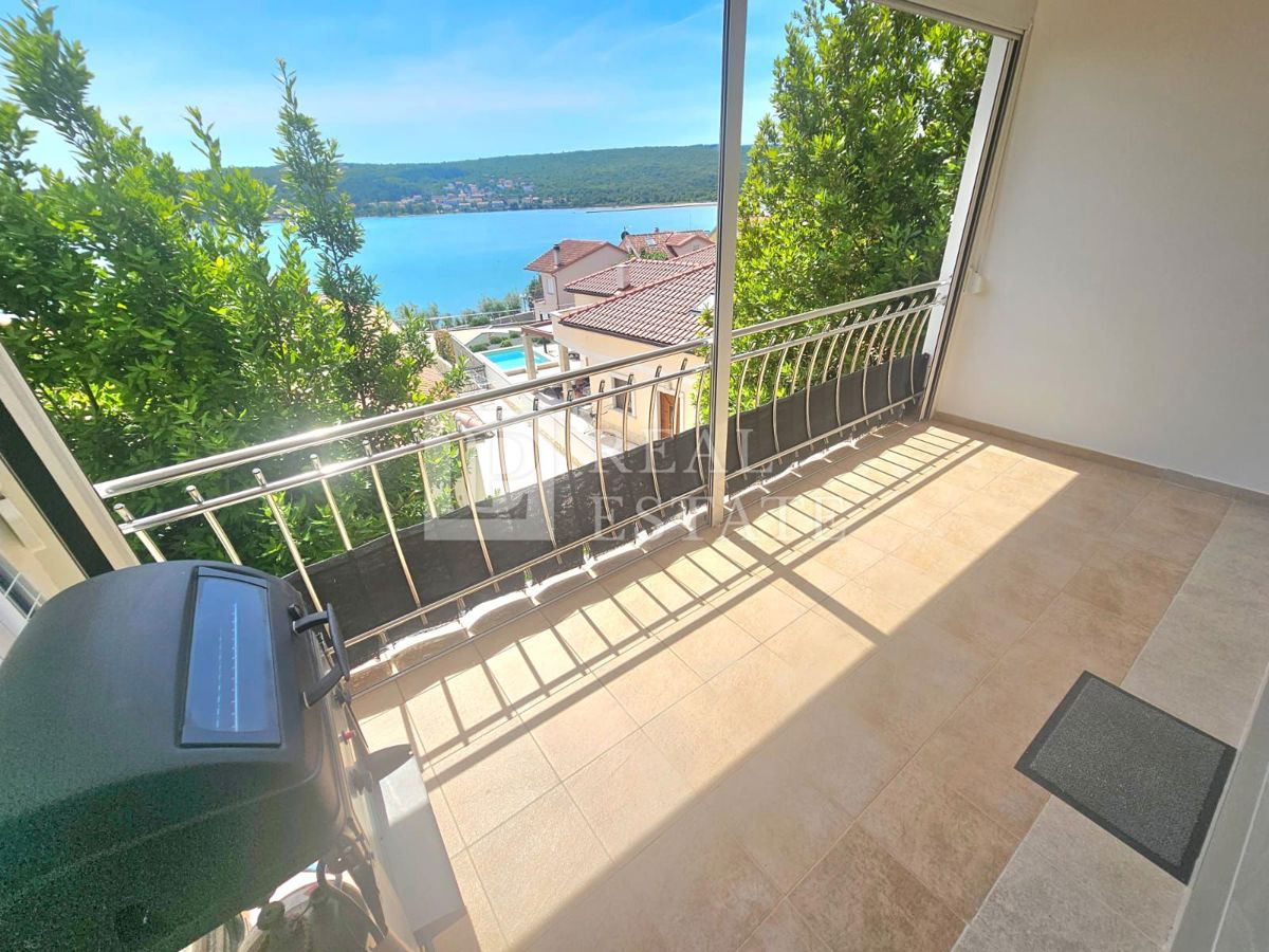 ČIŽIĆI, OTOK KRK - apartma v drugi vrsti do morja