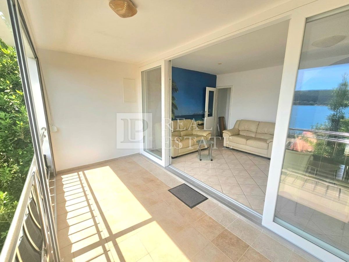 ČIŽIĆI, OTOK KRK - apartma v drugi vrsti do morja