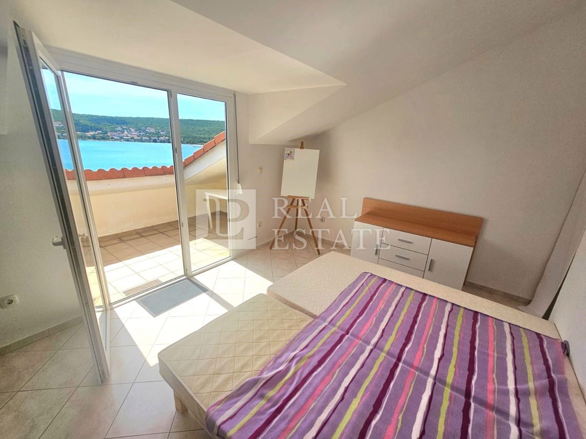 ČIŽIĆI, OTOK KRK - apartma v drugi vrsti do morja
