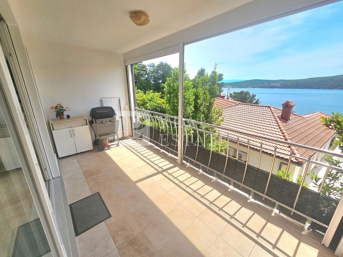 ČIŽIĆI, OTOK KRK - apartma v drugi vrsti do morja