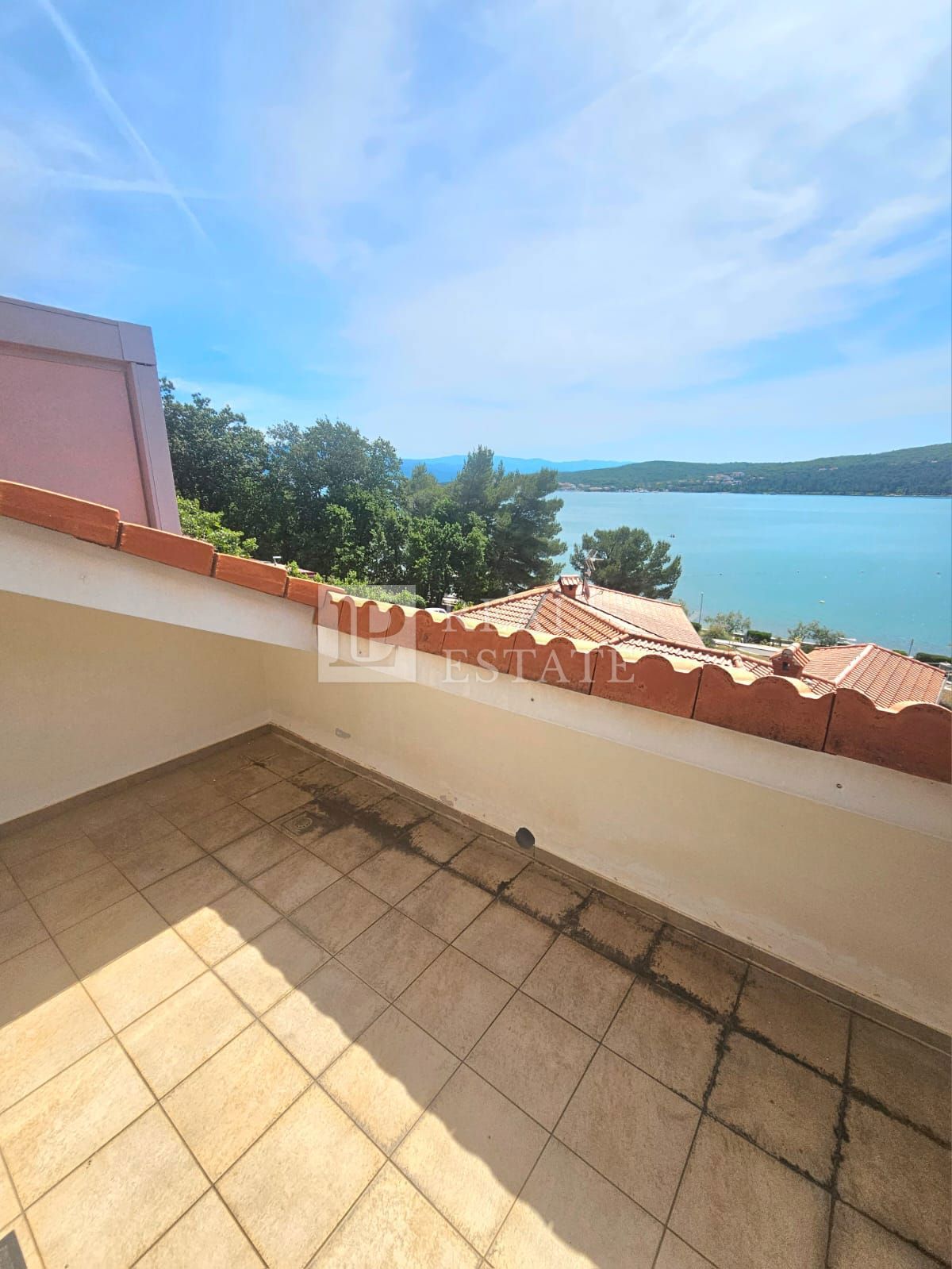 ČIŽIĆI, OTOK KRK - apartma v drugi vrsti do morja