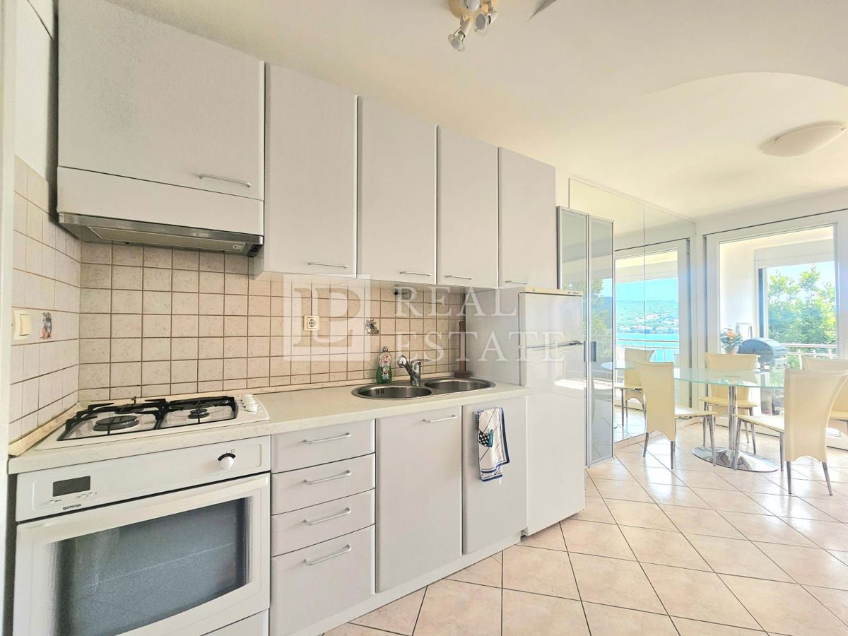 ČIŽIĆI, OTOK KRK - apartma v drugi vrsti do morja