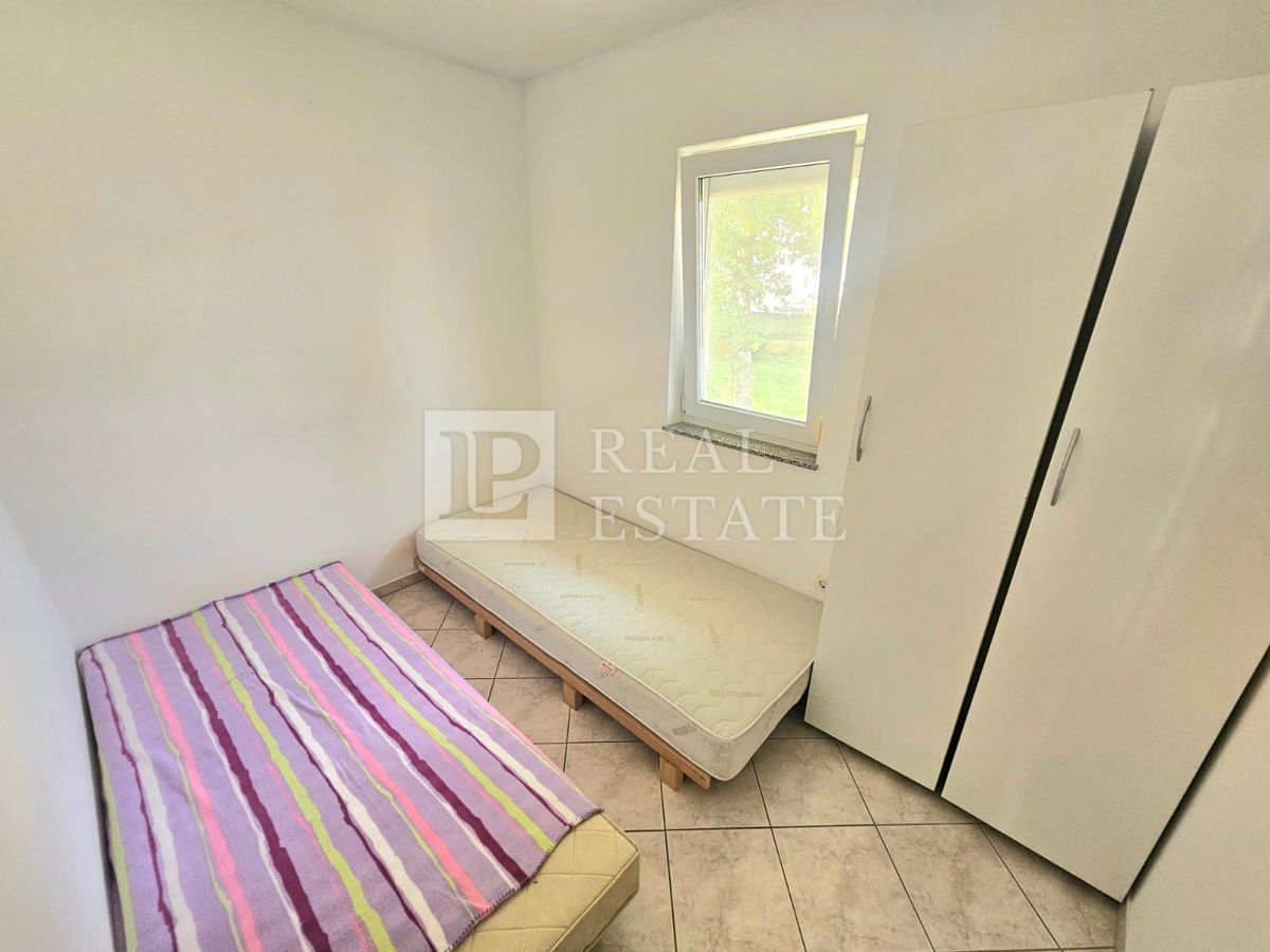 ČIŽIĆI, OTOK KRK - apartma v drugi vrsti do morja