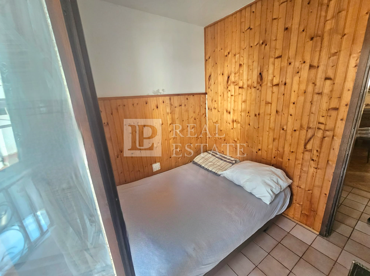 CRIKVENICA - hiša s tremi apartmaji v središču mesta