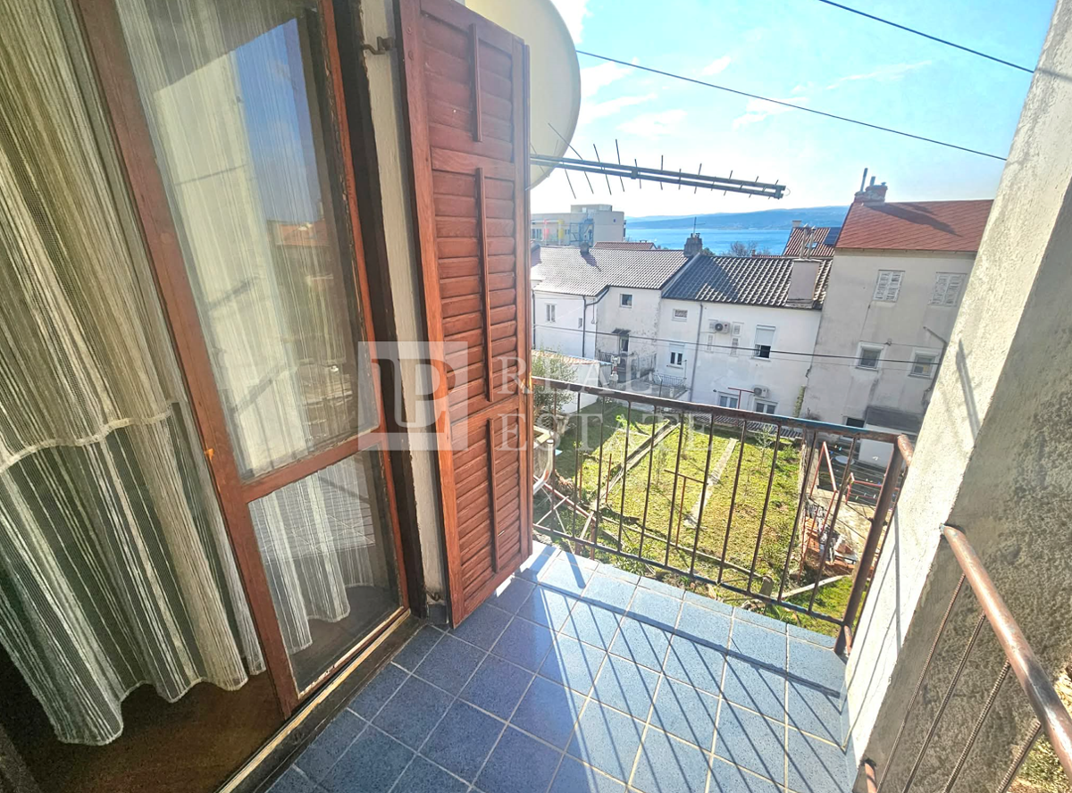 CRIKVENICA - hiša s tremi apartmaji v središču mesta