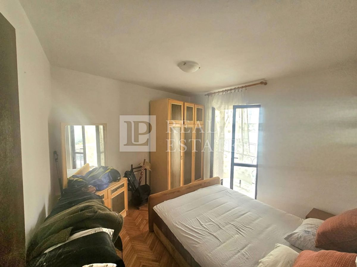 CRIKVENICA - hiša s tremi apartmaji v središču mesta