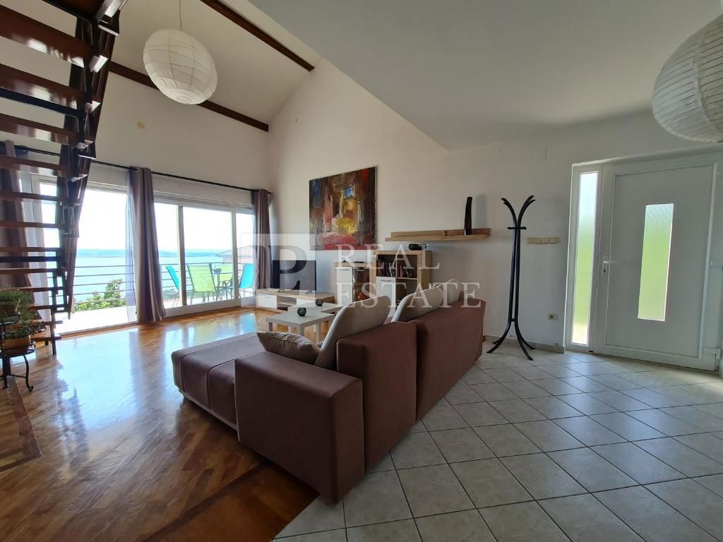 CRIKVENICA - čudovita hiša 602 m2 z bazenom v bližini morja
