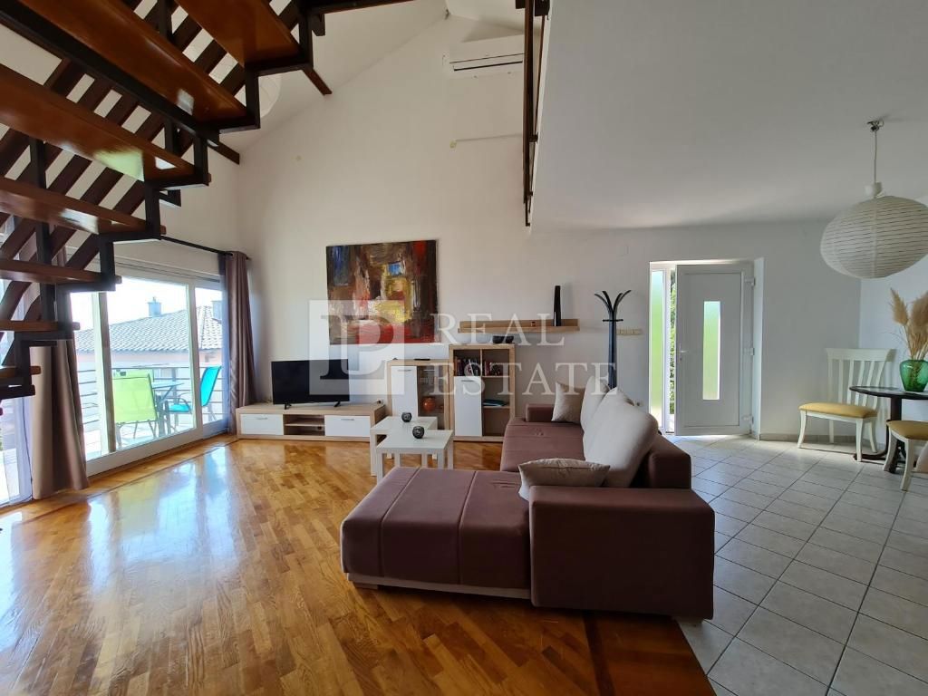 CRIKVENICA - čudovita hiša 602 m2 z bazenom v bližini morja