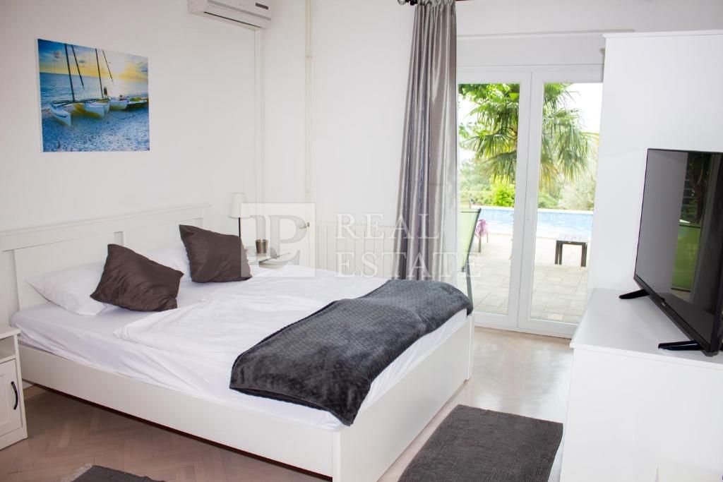 CRIKVENICA - čudovita hiša 602 m2 z bazenom v bližini morja