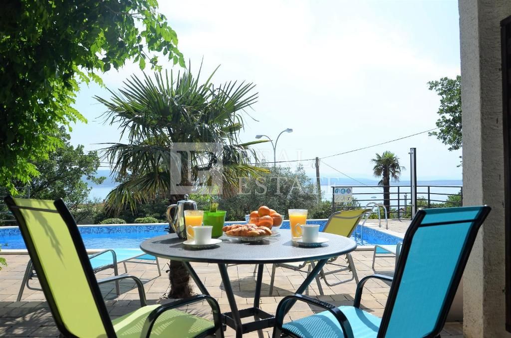 CRIKVENICA - čudovita hiša 602 m2 z bazenom v bližini morja