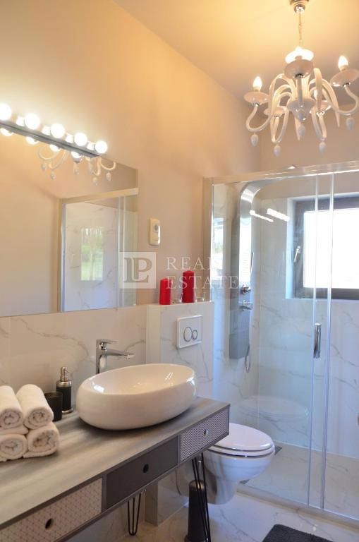 CRIKVENICA - čudovita hiša 602 m2 z bazenom v bližini morja