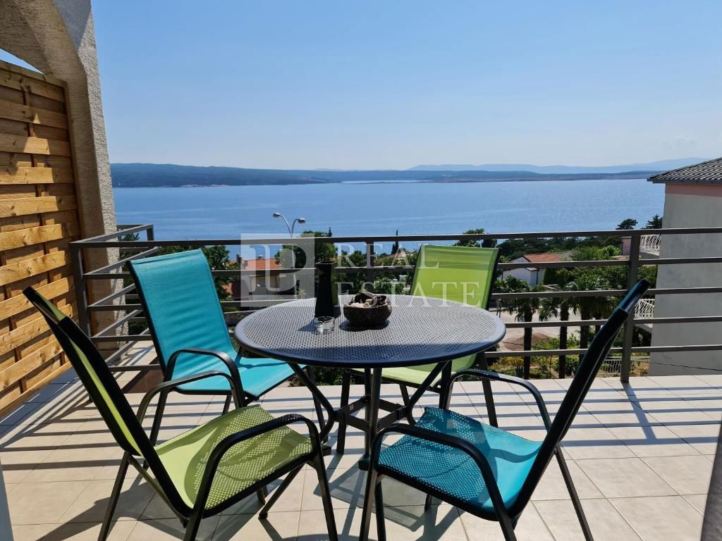 CRIKVENICA - čudovita hiša 602 m2 z bazenom v bližini morja