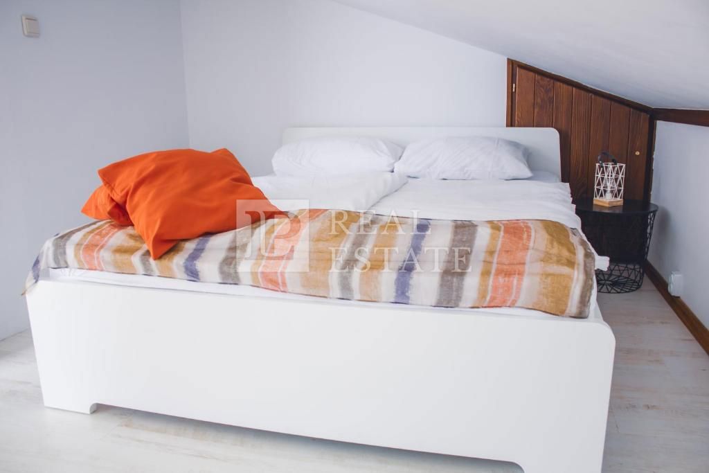 CRIKVENICA - čudovita hiša 602 m2 z bazenom v bližini morja